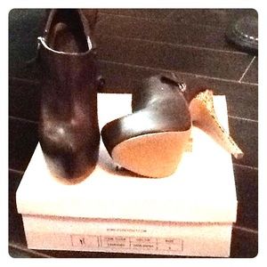 New with Box Brown heels. Size 7